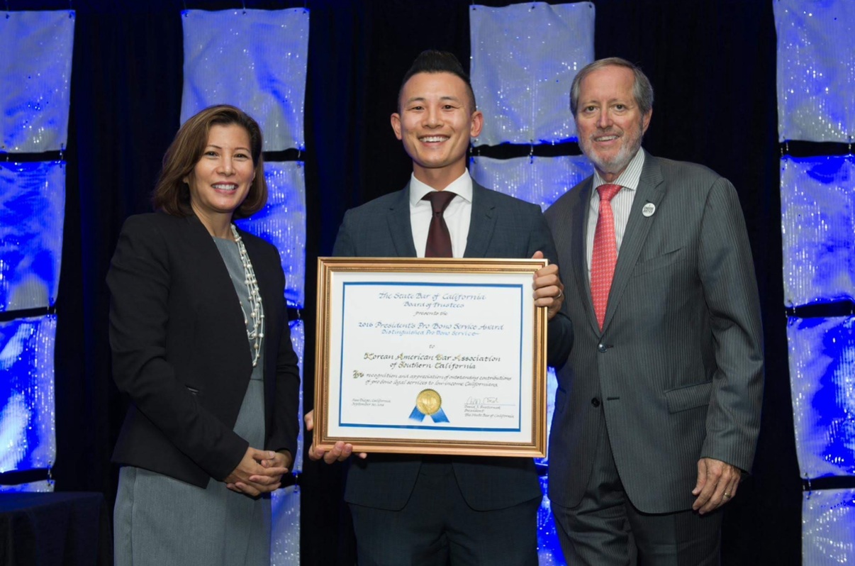 2016 KABA SoCal President Lloyd Lee receiving the State Bar of California President's Pro Bono Service Award from Chief Justice Tani Cantil-Sakauye and State Bar President David Pasternak